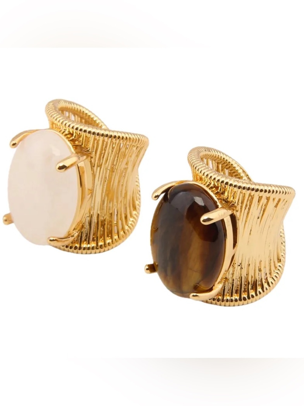 Vintage Gold Cocktail Ring with brown Cabochon